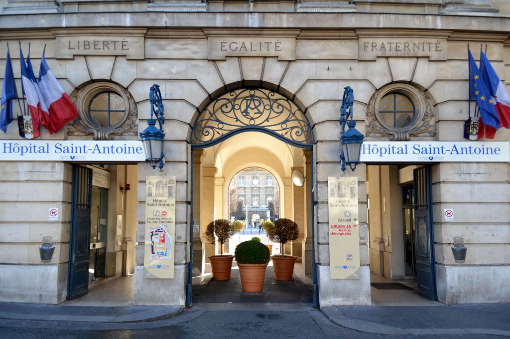 Entrée de l'Hôpital Saint-Antoine, Paris